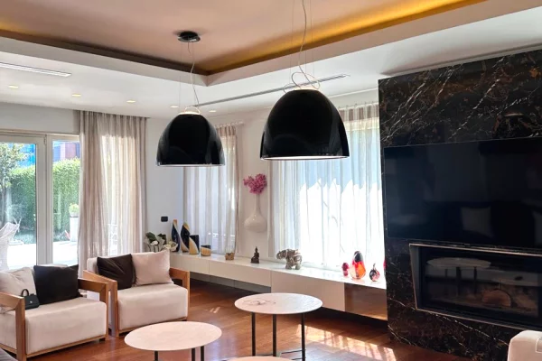 Villa di lusso in affitto a Tirana 5+1, Arredato