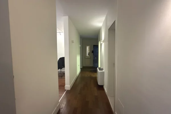 Shtepi ne shitje Apartament ne Tirane, 3+1, Mobilimi Bosh, pa mobiluar, Pagesa 470,000  Euro.