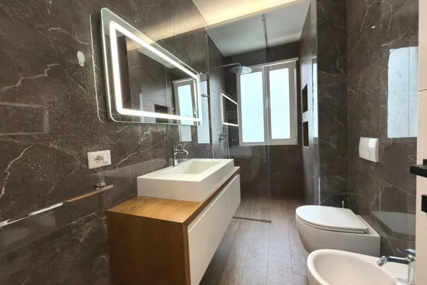 Appartamento in affitto a Tirana 3+1, Arredato