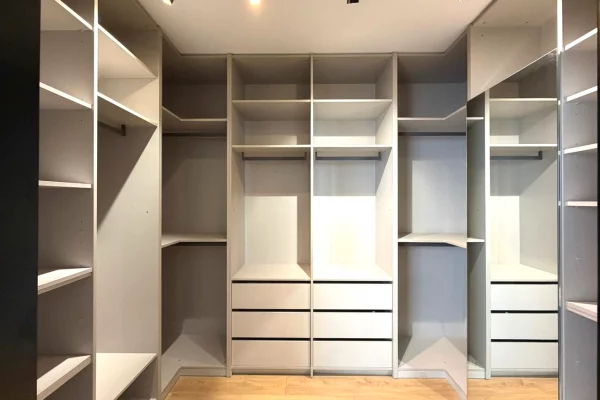 Appartamento in affitto a Tirana 3+1, Arredato