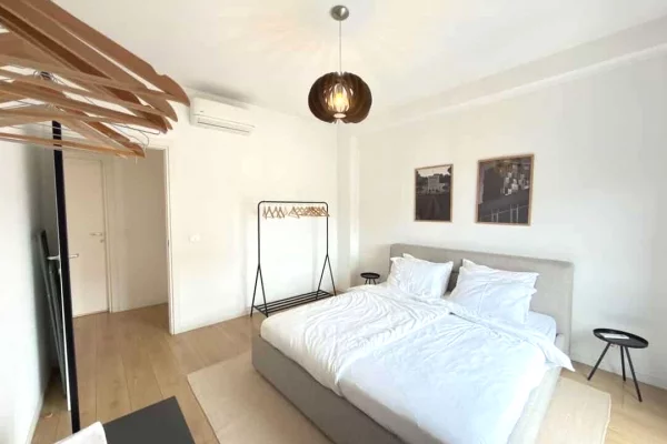 Shtepi me qera Apartament ne Tirane, 1+1, Mobilimi E mobiluar, Pagesa 80,000  Leke.