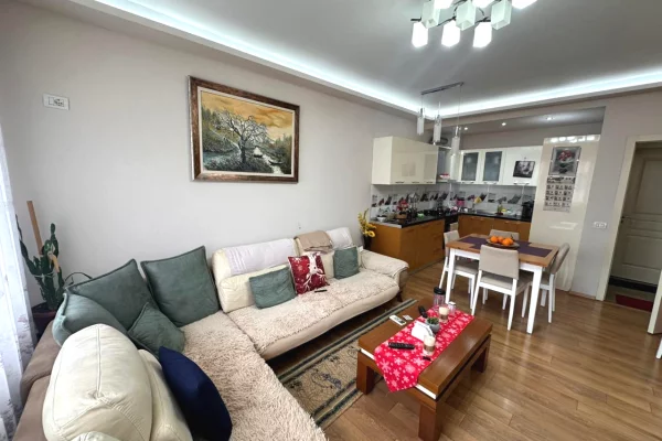 Appartamento in vendita a Tirana 2+1, Arredato