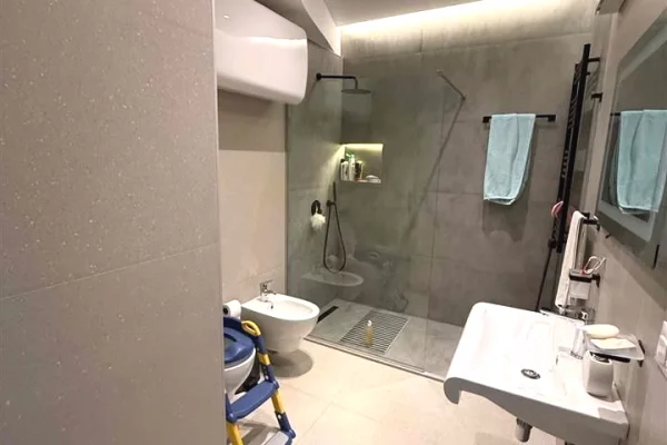 Duplex (2 storey house) for sale in Tirana 3+1, Furnished