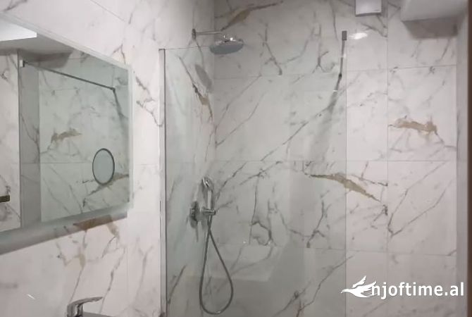 Zyre me qera Myslym Shyri ne Tirane