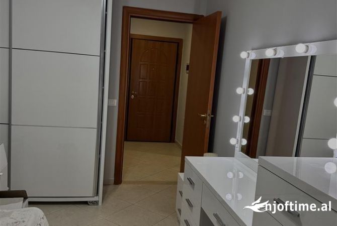 Shtepi me qera Apartament ne Tirane, 2+1, Mobilimi E mobiluar, Pagesa 700  Euro.