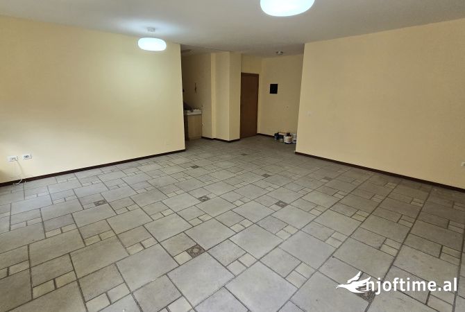 Ambient biznesi me qera 3+1 ne Tirane - 900 Euro