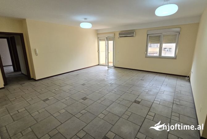 Ambient biznesi me qera 3+1 ne Tirane - 900 Euro