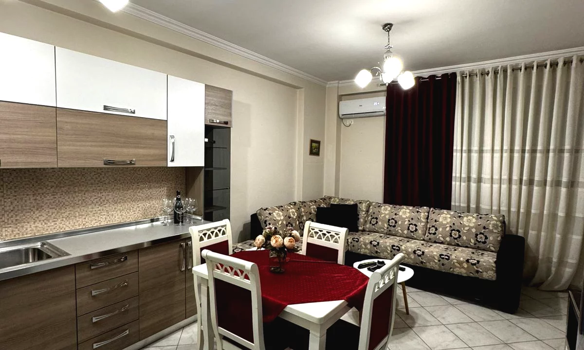 Shtepi me qera Apartament ne Tirane, 1+1, Mobilimi E mobiluar, Pagesa 45,000  Leke.