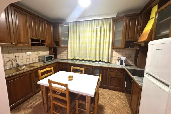 Shtepi me qera 2+1 ne Tirane - 65,000 Leke