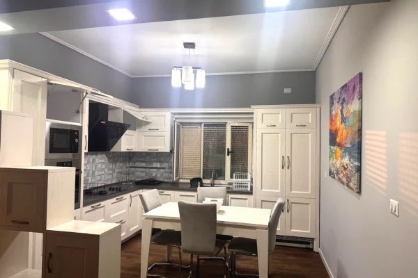 Shtepi me qera 2+1 ne Tirane - 55,000 Leke