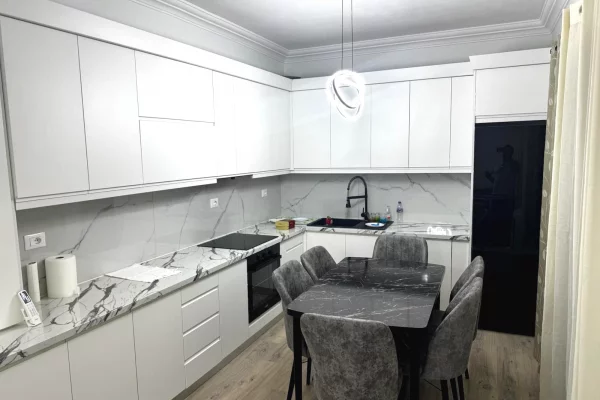 Shtepi me qera Vila Luksoze ne Tirane, 2+1, Mobilimi E mobiluar, Pagesa 63,000  Leke.