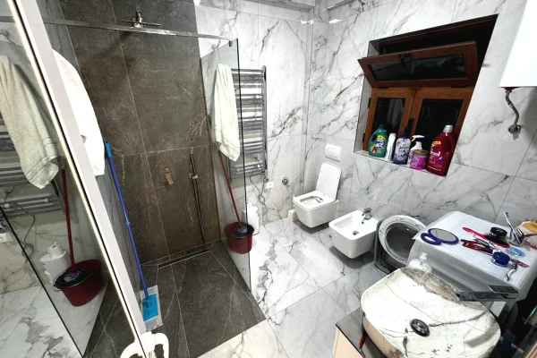 Shtepi me qera Vila Luksoze ne Tirane, 2+1, Mobilimi E mobiluar, Pagesa 63,000  Leke.