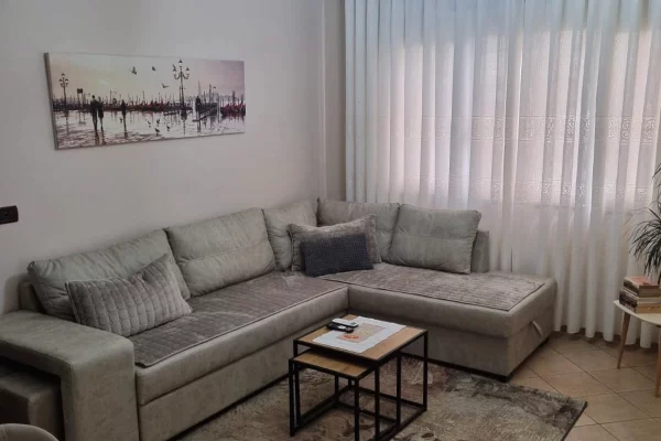 Shtepi me qera 1+1 ne Tirane - 60,000 Leke