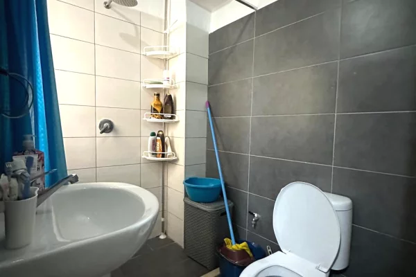 Shtepi ne shitje Apartament ne Tirane, 1+1, Mobilimi E mobiluar, Pagesa 105,000  Euro.