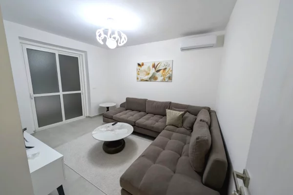 Shtepi me qera 2+1 ne Tirane - 65,000 Leke