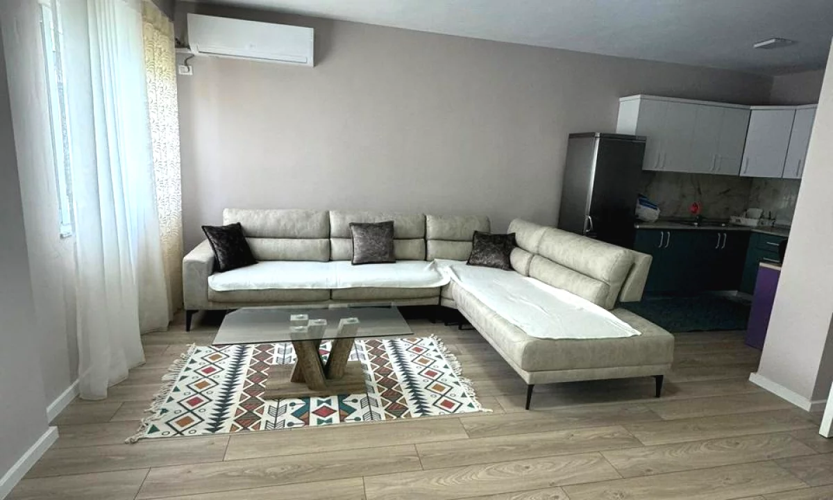 Appartamento in affitto a Tirana 2+1, Arredato