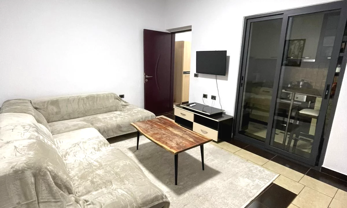 Shtepi me qera Apartament ne Tirane, 1+1, Mobilimi E mobiluar, Pagesa 55,000  Leke.