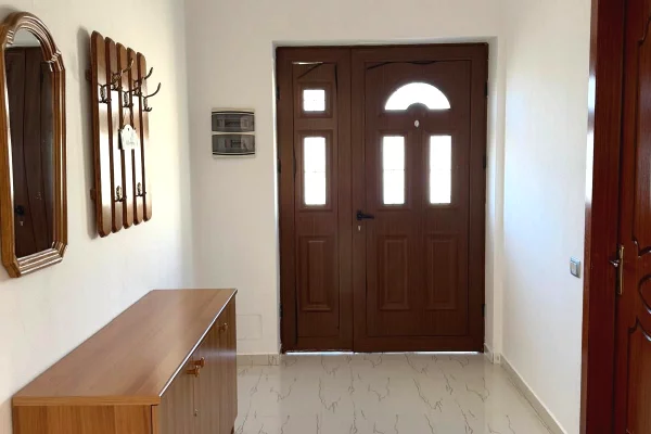 Shtepi me qera 2+1 ne Tirane - 55,000 Leke