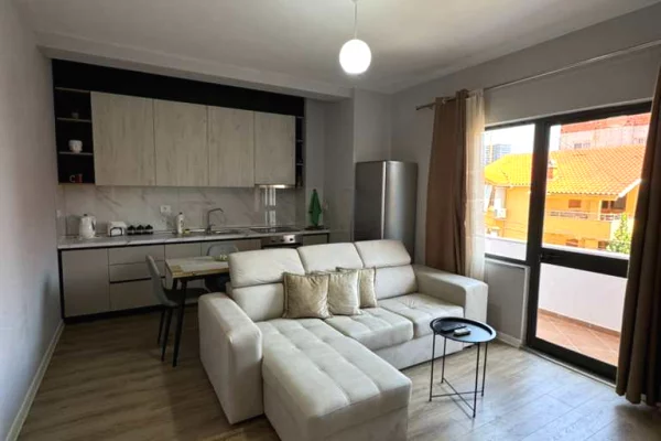 Shtepi me qera 2+1 ne Tirane - 65,000 Leke