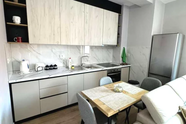 Shtepi me qera 2+1 ne Tirane - 65,000 Leke