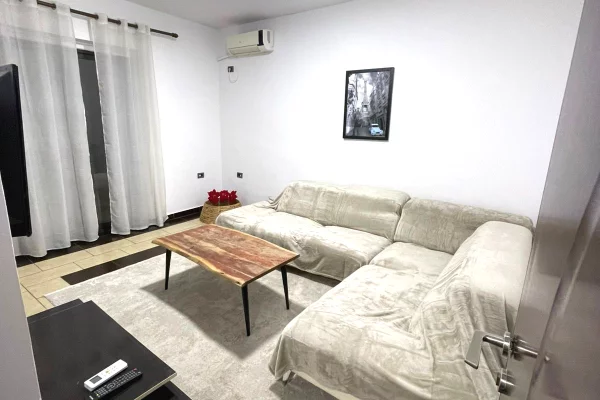 Shtepi me qera 1+1 ne Tirane - 55,000 Leke