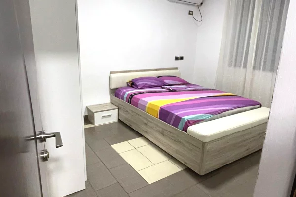 Shtepi me qera Apartament ne Tirane, 1+1, Mobilimi E mobiluar, Pagesa 55,000  Leke.