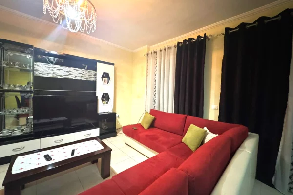 Shtepi me qera 2+1 ne Tirane - 55,000 Leke