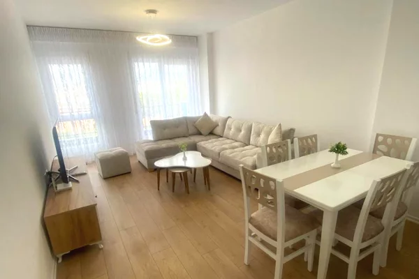 Shtepi me qera 1+1 ne Tirane - 55,000 Leke