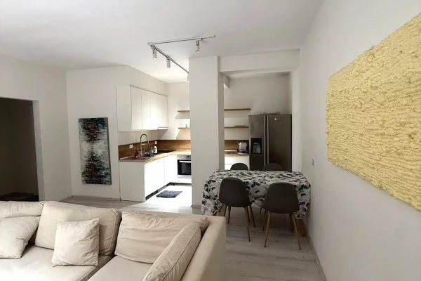 Shtepi me qera 2+1 ne Tirane - 600 Euro