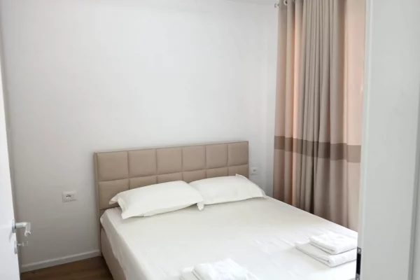 Shtepi me qera 1+1 ne Tirane - 42,000 Leke