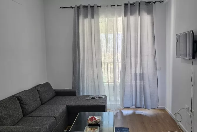 Shtepi me qera 1+1 ne Tirane - 40,000 Leke