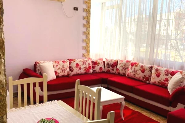Shtepi me qera Apartament ne Tirane, 2+1, Mobilimi E mobiluar, Pagesa 600  Euro.