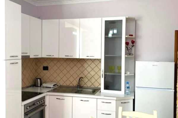 Shtepi me qera Apartament ne Tirane, 2+1, Mobilimi E mobiluar, Pagesa 600  Euro.