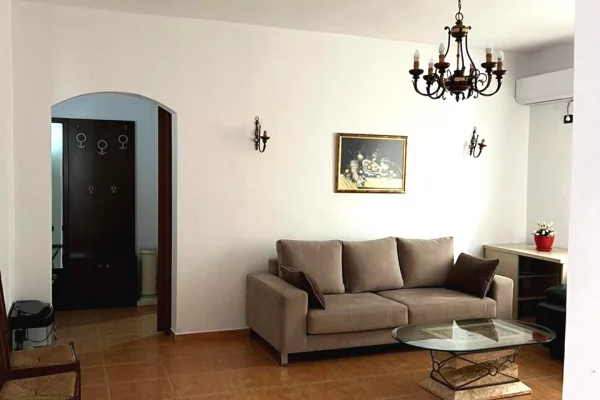 Shtepi me qera 1+1 ne Tirane - 50,000 Leke