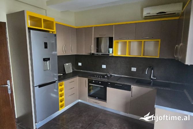 Shtepi me qera 3+1 ne Tirane - 1,350 Euro
