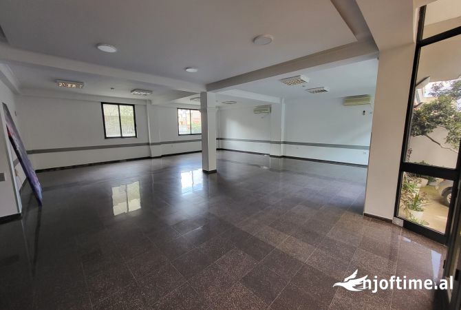 Ambient biznesi me qera 3+1 ne Tirane - 2,300 Euro