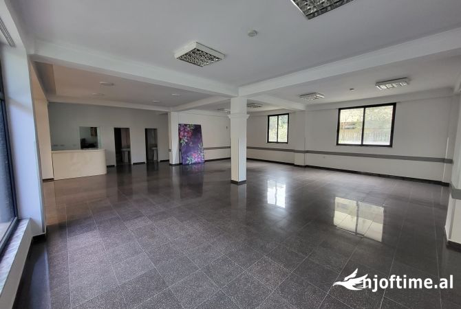 Ambient biznesi me qera 3+1 ne Tirane - 2,300 Euro