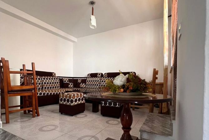 Shtepi me qera 4+1 ne Tirane - 1,500 Euro