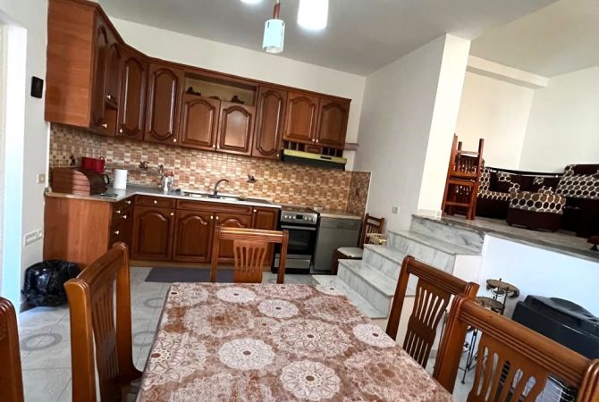 Shtepi me qera 4+1 ne Tirane - 1,500 Euro
