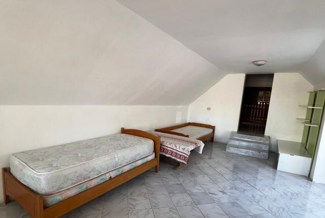 Shtepi me qera Vila Luksoze ne Tirane, 4+1, Mobilimi E mobiluar, Pagesa 1,500  Euro.