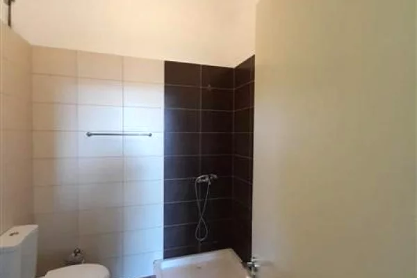 Shtepi me qera 2+1 ne Tirane - 45,000 Leke