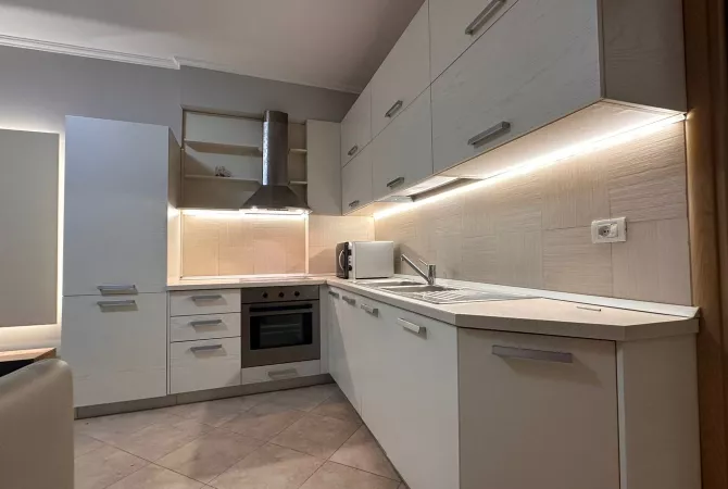 Shtepi me qera 2+1 ne Tirane - 75,000 Leke