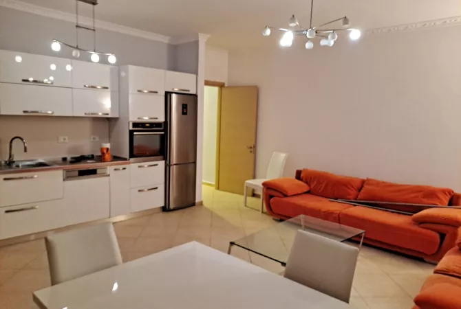 Shtepi me qera 2+1 ne Tirane - 1,000 Euro