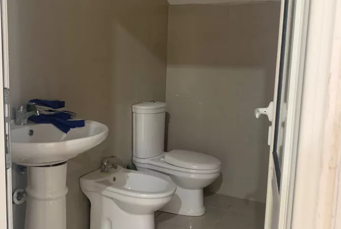 Pas Ish Restorant Durresit,Rr.Memo Meto jepet me qera ambient biznesi,me sip.115m2,Bosh. 700Euro