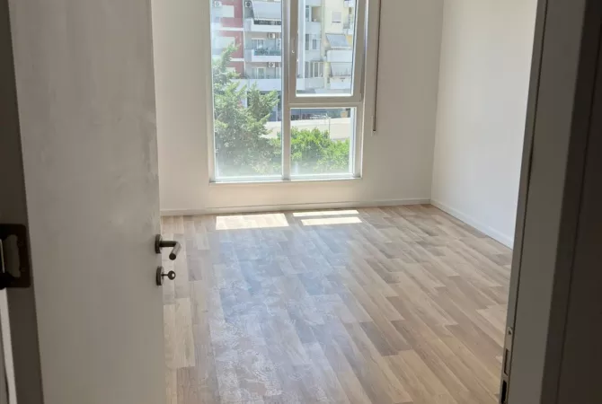 Ambient biznesi me qera 3+1 ne Tirane - 60,000 Leke