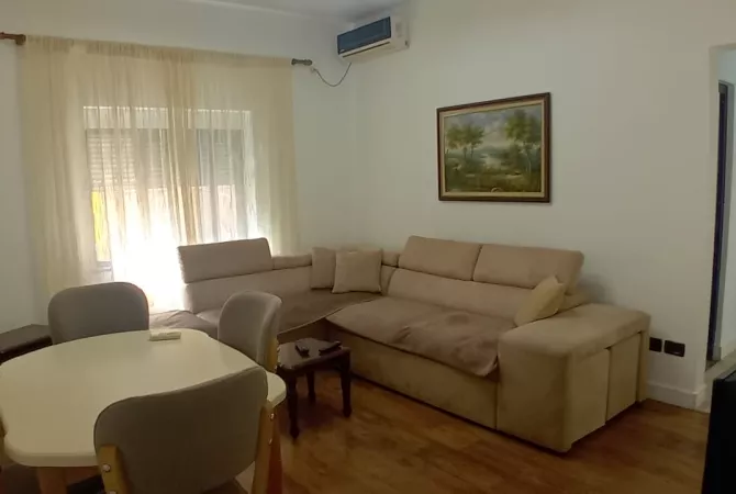 Shtepi me qera 2+1 ne Tirane - 700 Euro