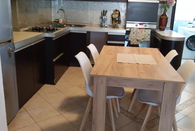 Shtepi me qera 2+1 ne Tirane - 65,000 Leke