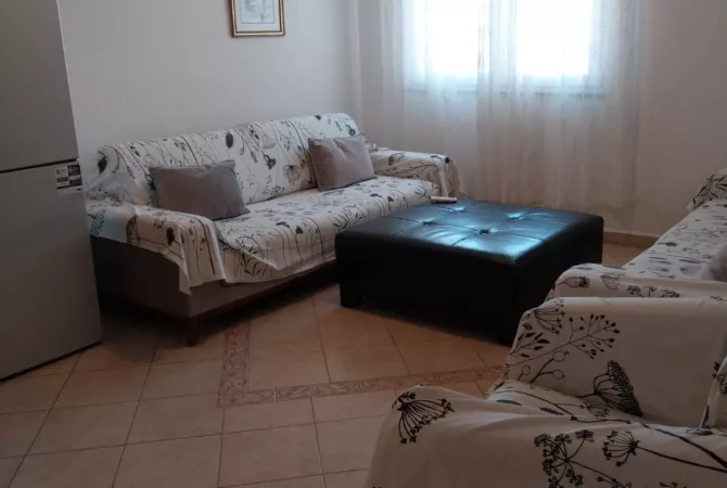 Shtepi me qera 2+1 ne Tirane - 80,000 Leke