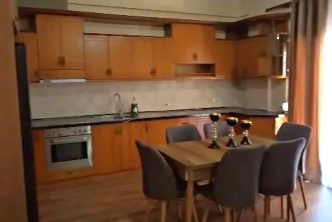 Shtepi me qera 2+1 ne Tirane - 60,000 Leke