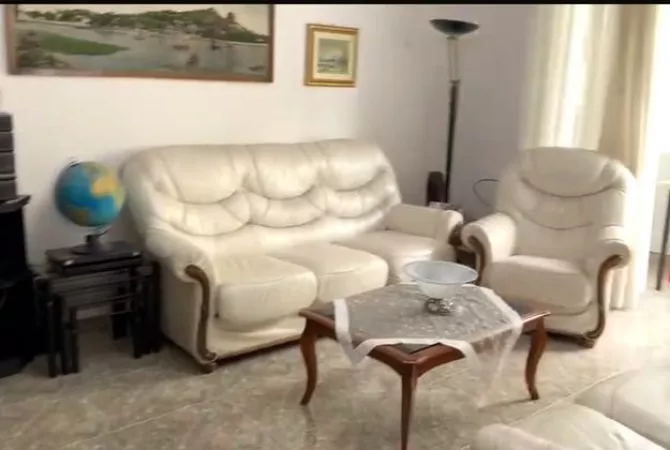 Shtepi me qera 2+1 ne Tirane - 50,000 Leke